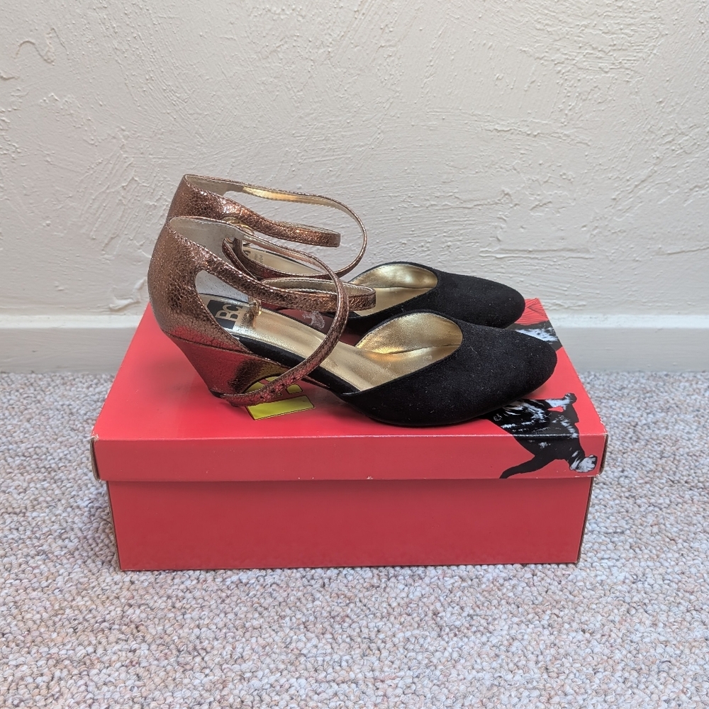BC Footwear Black and Bronze Heels